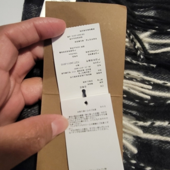 BURBERRY NWT Check  100% CASHMERE Scarf. - Picture 3 of 16